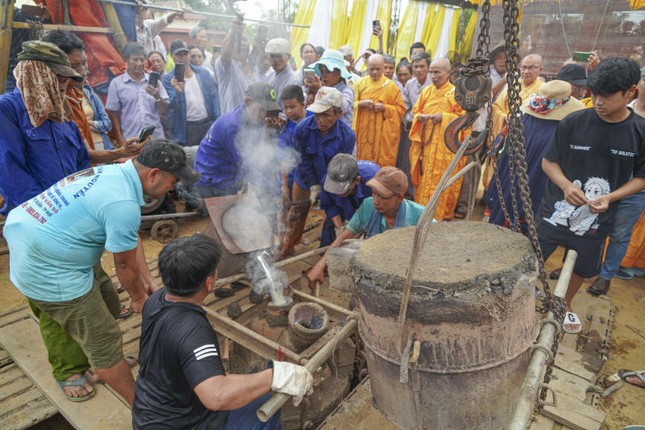 Rót đồng đúc đại hồng chung Rót đồng đúc đại hồng chung