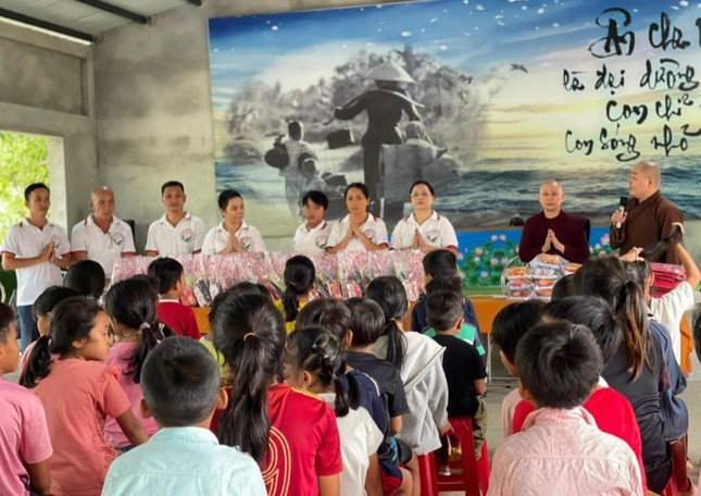 Hỗ trợ cho học sinh vùng xa nhân vào năm học mới Hỗ trợ cho học sinh vùng xa nhân vào năm học mới