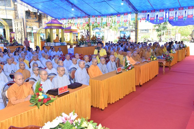 Chư tôn đức Tăng Ni, Phật tử tham dự lễ cầu siêu, ký kết ghi nhớ phổ biến về trật tự an toàn giao thông