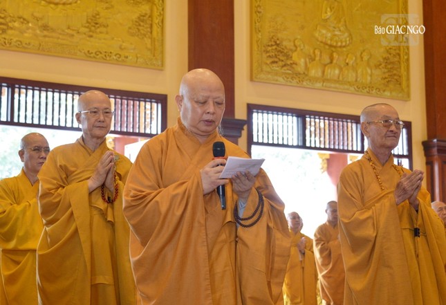 Hòa thượng Thích Lệ Trang truy tán và cung tuyên pháp ngữ tưởng niệm