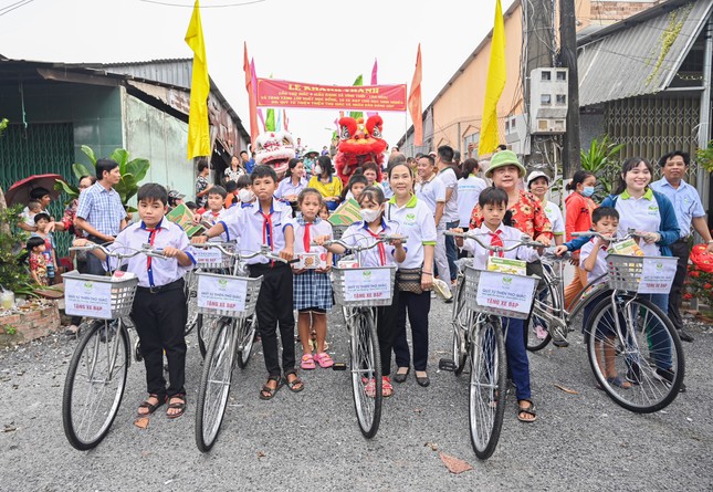 Quỹ từ thiện Thọ Giác trao tặng 10 xe đạp cho học sinh Quỹ từ thiện Thọ Giác trao tặng 10 xe đạp cho học sinh