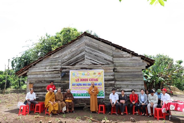 Lễ khởi công xây nhà cho ông Hoàng Văn Hoàn tại thôn 8, xã Ea Mnang Lễ khởi công xây nhà cho ông Hoàng Văn Hoàn tại thôn 8, xã Ea Mnang