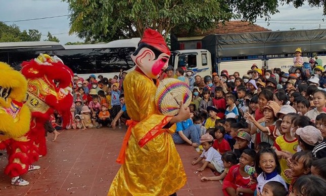 Nhiều tiết mục phục vụ cho các em thiếu nhi