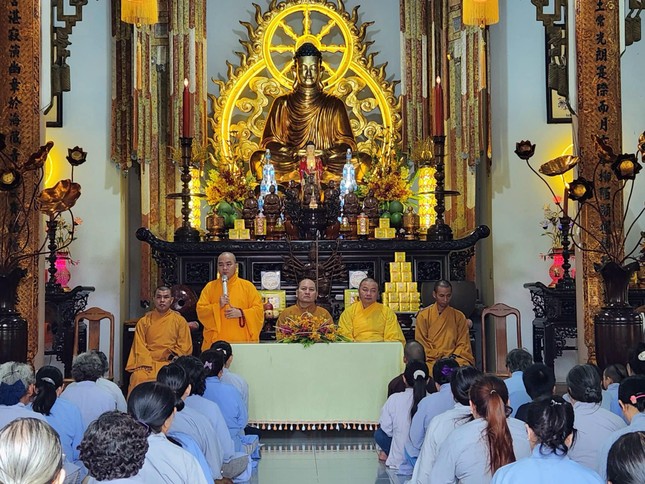 Khóa tu "Một ngày an lạc" tại chùa Địch Quang Khóa tu "Một ngày an lạc" tại chùa Địch Quang