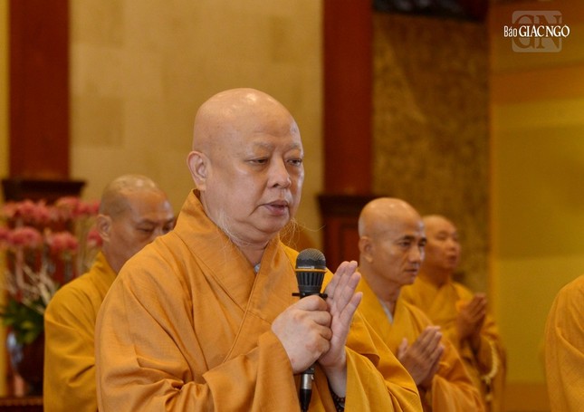 Hòa thượng Thích Lệ Trang, Trưởng ban Trị sự GHPGVN TP.HCM dẫn lễ Hòa thượng Thích Lệ Trang, Trưởng ban Trị sự GHPGVN TP.HCM dẫn lễ