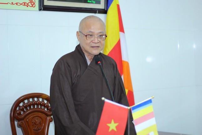 Thượng tọa Thích Huệ Đức, Trưởng ban Trị sự TP.Bến Tre phát biểu tại buổi làm việc Thượng tọa Thích Huệ Đức, Trưởng ban Trị sự TP.Bến Tre phát biểu tại buổi làm việc