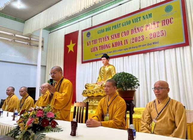 Đại đức Thích Huệ Phát phát biểu khai mạc Đại đức Thích Huệ Phát phát biểu khai mạc