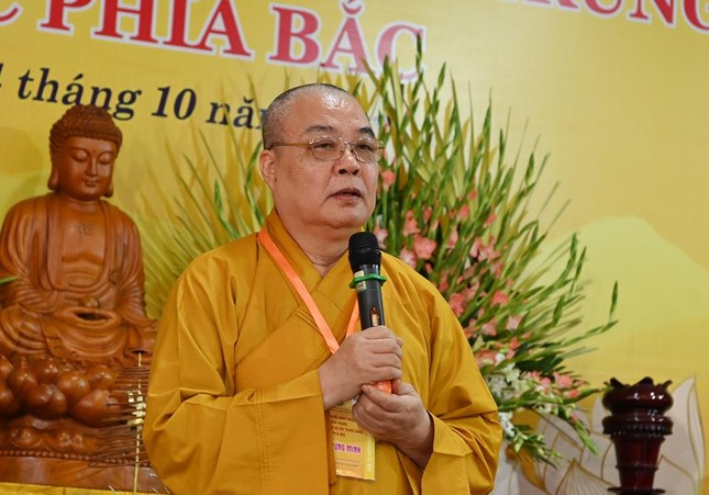 Hòa thượng Thích Thanh Nhiễu ban đạo từ