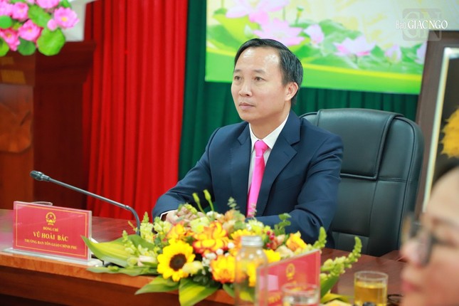 Ông Vũ Hoài Bắc tiếp đoàn chư Ni tại trụ sở Ban Tôn giáo Chính phủ Ông Vũ Hoài Bắc tiếp đoàn chư Ni tại trụ sở Ban Tôn giáo Chính phủ