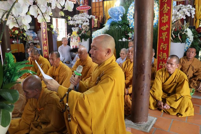 Thượng tọa Thích Tắc Bạch cung tuyên tiểu sử cố Trưởng lão Hòa thượng Thích Đạt Đồng