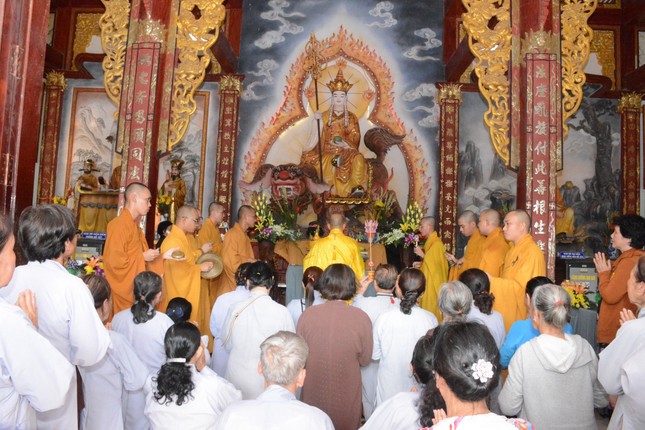 Khóa lễ cầu nguyện tại chùa Long Phước Khóa lễ cầu nguyện tại chùa Long Phước