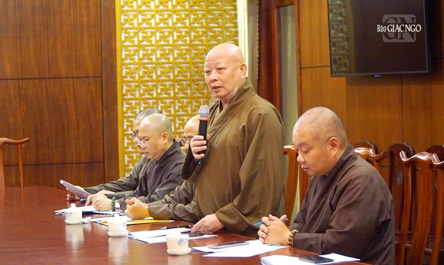 Hòa thượng Thích Lệ Trang phát biểu tại buổi họp