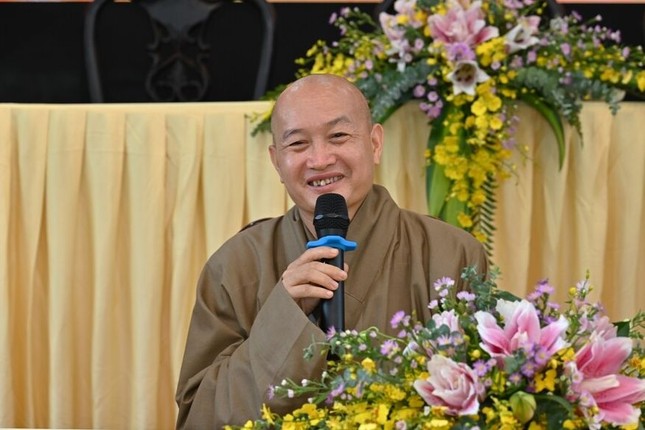 Thượng tọa Thích Chiếu Hiền chủ tọa buổi trao đổi Phật pháp Thượng tọa Thích Chiếu Hiền chủ tọa buổi trao đổi Phật pháp