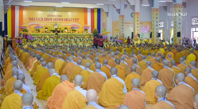 1.045 giới tử Đại giới đàn Minh Nguyệt