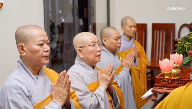 Ni trưởng Thích nữ Tắc Sen, Trưởng tiểu ban Nghi lễ Phân ban Ni giới cung thỉnh Ni trưởng Thích nữ Như Xuân làm Đường đầu Hòa thượng Ni đàn giới Thức-xoa-ma-na