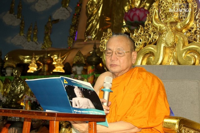 Hòa thượng Thích Bửu Chánh tại khóa trùng tụng kinh Pali - Việt Hòa thượng Thích Bửu Chánh tại khóa trùng tụng kinh Pali - Việt