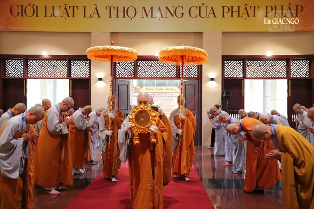 Giới tử cung đón Ni trưởng Thích nữ Mỹ Thuận, Phó Trưởng Phân ban Ni giới T.Ư, Phó Trưởng Phân ban Ni giới TP.HCM quang lâm giáo giới Giới tử cung đón Ni trưởng Thích nữ Mỹ Thuận, Phó Trưởng Phân ban Ni giới T.Ư, Phó Trưởng Phân ban Ni giới TP.HCM quang lâm giáo giới