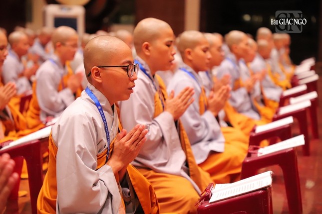 Ban Điều hành giới trường Ni hướng dẫn các giới tử thực hiện các thời khóa theo quy định Ban Điều hành giới trường Ni hướng dẫn các giới tử thực hiện các thời khóa theo quy định