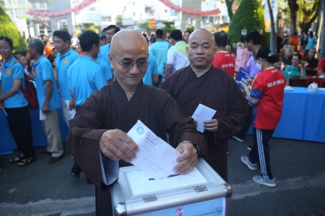 Thượng tọa Thích Thiện Quý và Thượng tọa Thích Nhật Thiện ủng hộ tại chương trình Thượng tọa Thích Thiện Quý và Thượng tọa Thích Nhật Thiện ủng hộ tại chương trình