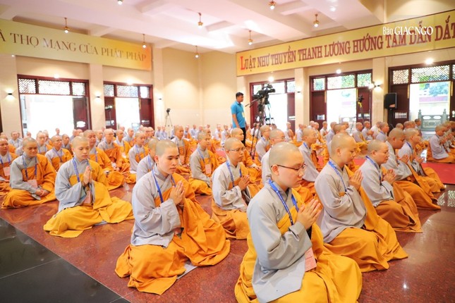 Giới tử trang nghiêm nghe giáo giới Giới tử trang nghiêm nghe giáo giới