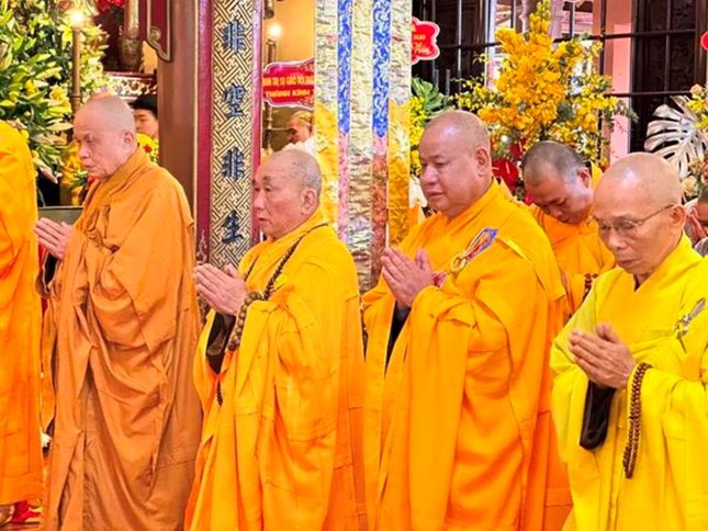 Thắp nén tâm hương tưởng niệm