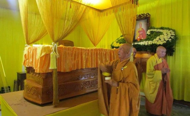 Sái tịnh kim quan