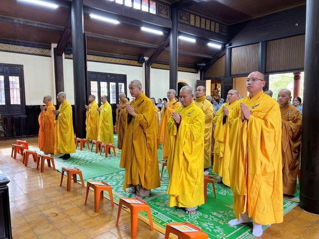 Chư tôn đức thành kính tưởng niệm bậc tòng lâm thạch trụ của tỉnh Chư tôn đức thành kính tưởng niệm bậc tòng lâm thạch trụ của tỉnh