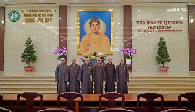 Sáng nay, 12-12, chư tôn đức Ban Trị sự, Văn phòng Ban Trị sự TP.HCM rà soát một số công tác chuẩn bị cho khóa huân tu