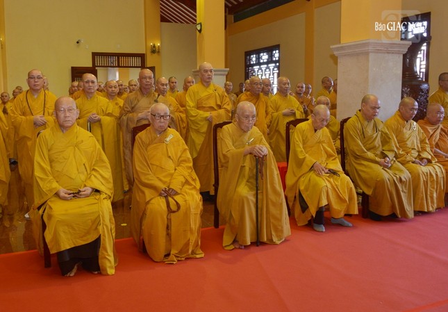 Chư tôn đức chứng minh