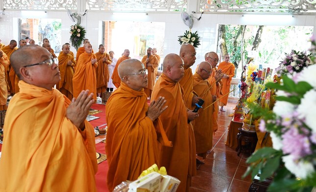 Chư tôn đức niêm hương tưởng niệm Chư tôn đức niêm hương tưởng niệm