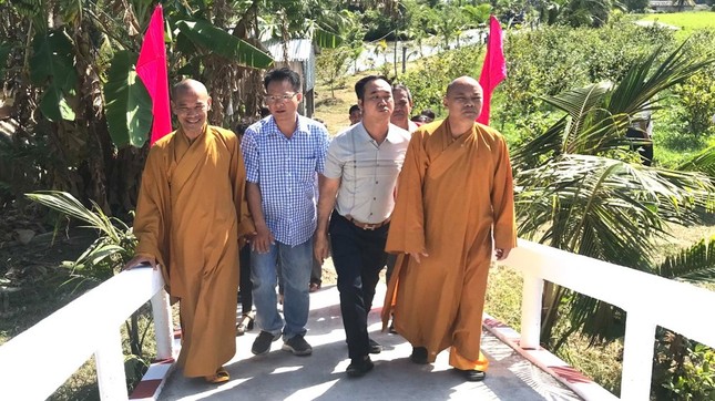 Cầu bê-tông được khánh thành, đưa vào sử dụng Cầu bê-tông được khánh thành, đưa vào sử dụng