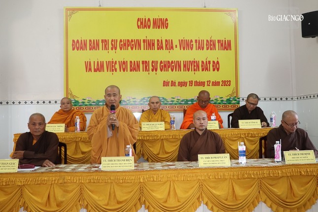 Thượng tọa Thích Thánh Biện phát biểu tại buổi họp Thượng tọa Thích Thánh Biện phát biểu tại buổi họp