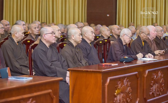 Chư tôn đức trong khóa huân tu tham dự các chuyên đề
