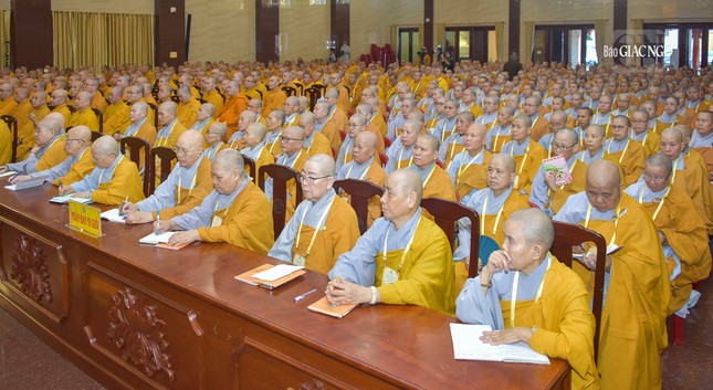 Hơn 700 Tăng Ni hiện diện tại buổi sách tấn của Hòa thượng Chủ tịch Hội đồng Trị sự Hơn 700 Tăng Ni hiện diện tại buổi sách tấn của Hòa thượng Chủ tịch Hội đồng Trị sự