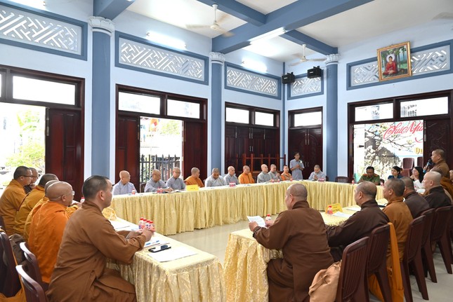 Quang cảnh buổi làm việc tại chùa Liên Trì Quang cảnh buổi làm việc tại chùa Liên Trì