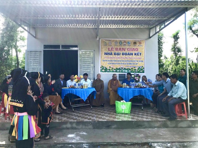 Ngày vui có nhà mới của gia đình bà Chiếng A Cầu Múi (tại thôn 5, xã Cư Suê) Ngày vui có nhà mới của gia đình bà Chiếng A Cầu Múi (tại thôn 5, xã Cư Suê)