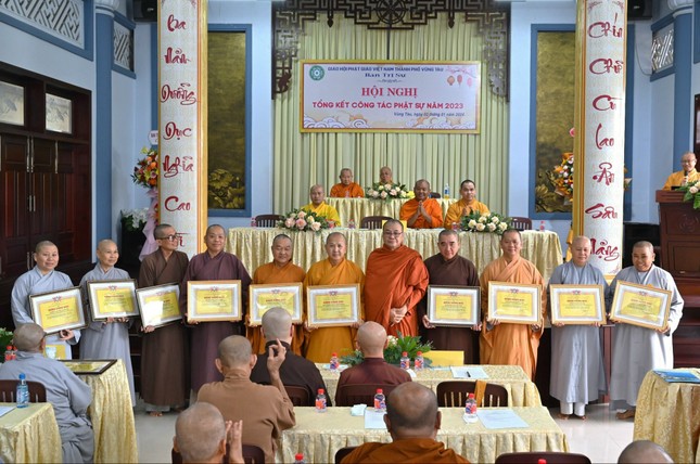Các tập thể, cá nhân được tuyên dương có thành tích xuất sắc trong hoạt động Phật sự năm 2023