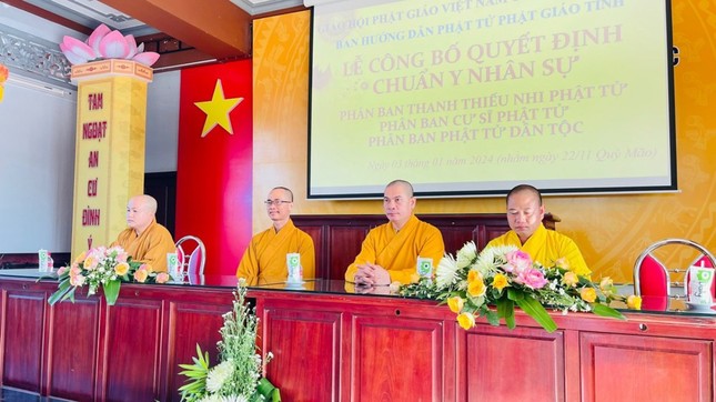 Chư tôn đức tham dự hội nghị