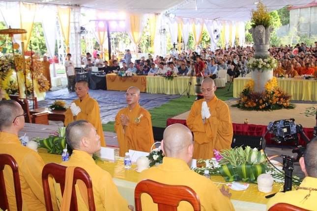 Phát nguyện trước chư tôn đức