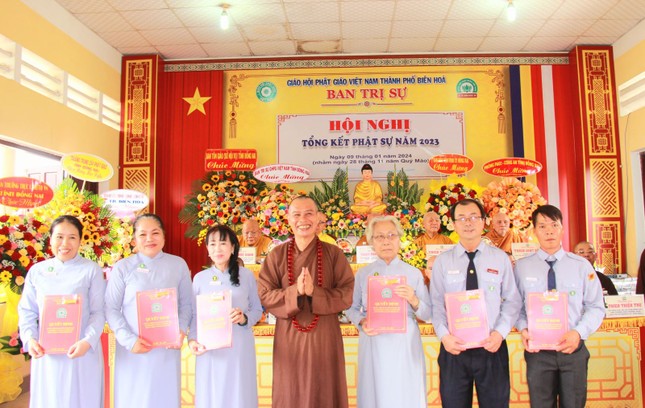 Trao quyết định chuẩn y nhân sự Ban Điều hành Phân ban Gia đình Phật tử thuộc Ban Hướng dẫn Phật tử GHPGVN TP.Biên Hòa nhiệm kỳ 2021-2026