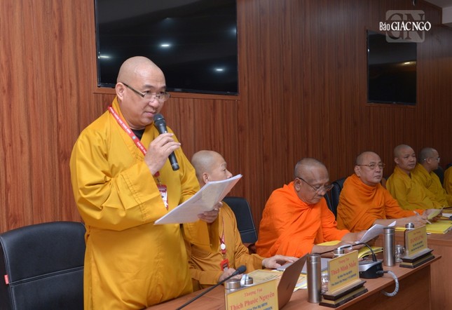 Thượng tọa Thích Phước Nguyên trình dự thảo phương hướng hoạt động Phật sự năm 2024 của GHPGVN