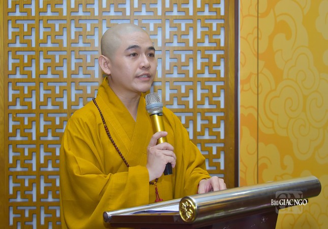 Đại đức Thích Hoằng Tâm báo cáo hoạt động Phật sự năm 2023 của Ban Thông tin - Truyền thông