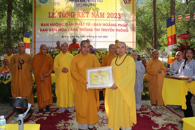 Trao Bằng công đức Trao Bằng công đức