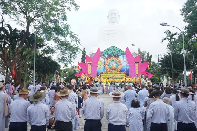Quang cảnh Lễ kỷ niệm ngày Đức Phật thành đạo Quang cảnh Lễ kỷ niệm ngày Đức Phật thành đạo
