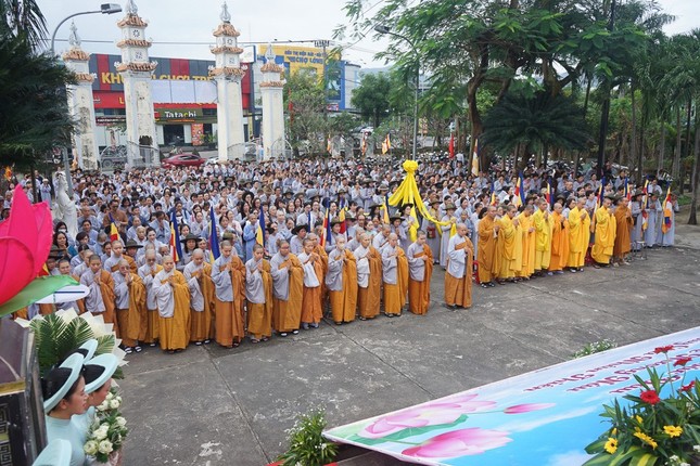 Thành kính hướng về Đức Thế Tôn Thành kính hướng về Đức Thế Tôn
