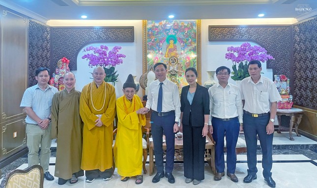 Ông Vũ Hoài Bắc và các vị Ban Tôn giáo Chính phủ thăm, chúc Tết đến Trưởng lão Hòa thượng Thích Đức Nghiệp và chư Tăng chùa Vĩnh Nghiêm - Ảnh: CTV Ông Vũ Hoài Bắc và các vị Ban Tôn giáo Chính phủ thăm, chúc Tết đến Trưởng lão Hòa thượng Thích Đức Nghiệp và chư Tăng chùa Vĩnh Nghiêm - Ảnh: CTV
