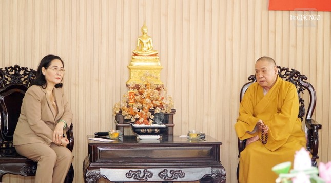 Trưởng lão Hòa thượng Thích Thiện Pháp tiếp Phó Bí thư Thành ủy, Chủ tịch HĐND Nguyễn Thị Lệ Trưởng lão Hòa thượng Thích Thiện Pháp tiếp Phó Bí thư Thành ủy, Chủ tịch HĐND Nguyễn Thị Lệ