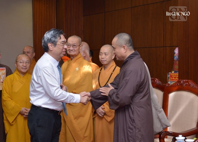 Thăm hỏi đến Thượng tọa Thích Tâm Hải, Ủy viên Thường trực Ban Trị sự TP.HCM, Tổng Biên tập báo Giác Ngộ