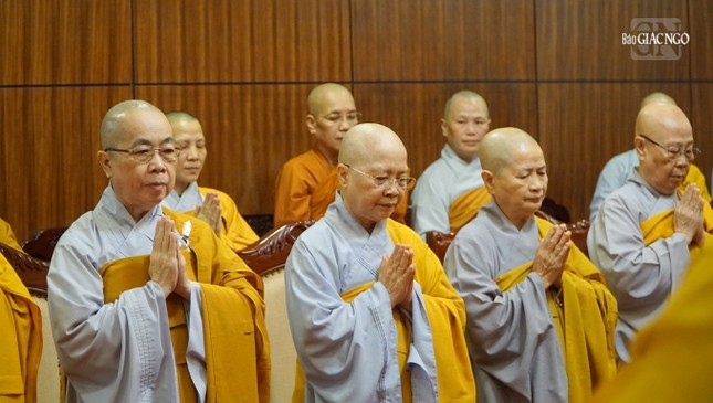 Ni trưởng Thích nữ Như Thảo tác bạch khánh tuế chư tôn đức Ban Trị sự GHPGVN TP.HCM Ni trưởng Thích nữ Như Thảo tác bạch khánh tuế chư tôn đức Ban Trị sự GHPGVN TP.HCM