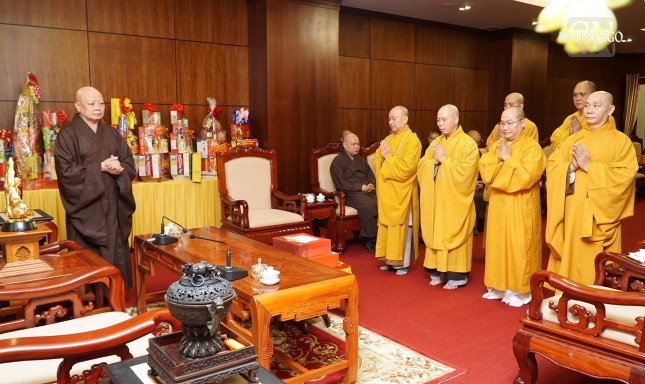 Thượng tọa Thích Quang Thạnh chúc Tết đến Hòa thượng Trưởng ban Trị sự GHPGVN TP.HCM